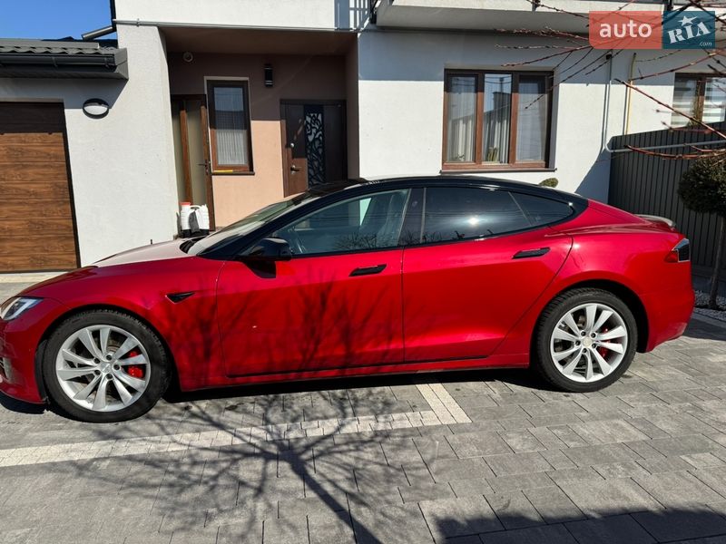 Лифтбек Tesla Model S 2019 в Львове
