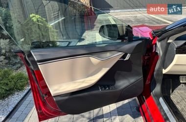 Лифтбек Tesla Model S 2019 в Львове