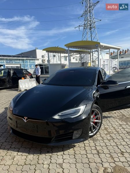 Ліфтбек Tesla Model S 2016 в Чернівцях