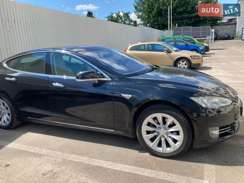 Лифтбек Tesla Model S 2014 в Киеве