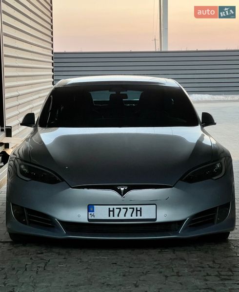 Лифтбек Tesla Model S 2017 в Сокале