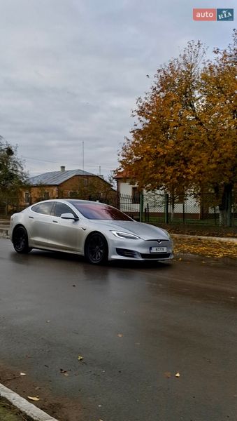 Лифтбек Tesla Model S 2017 в Сокале
