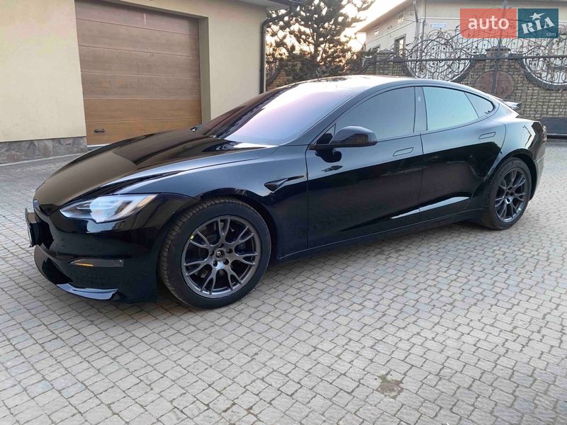 Tesla Model S 2021