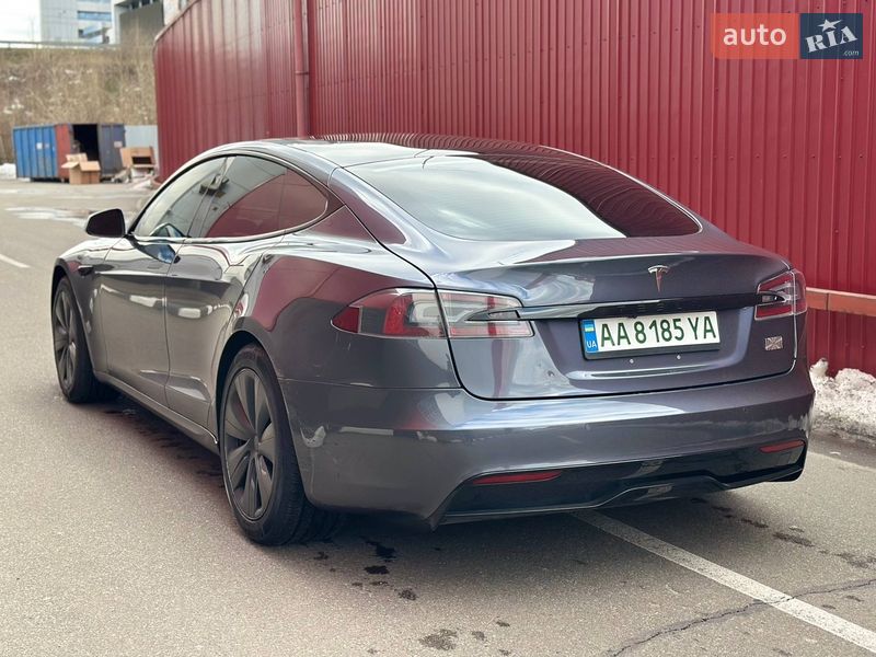 Лифтбек Tesla Model S 2022 в Киеве