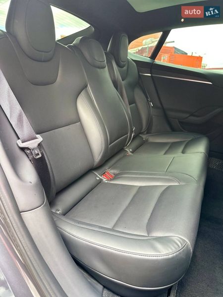 Лифтбек Tesla Model S 2022 в Киеве