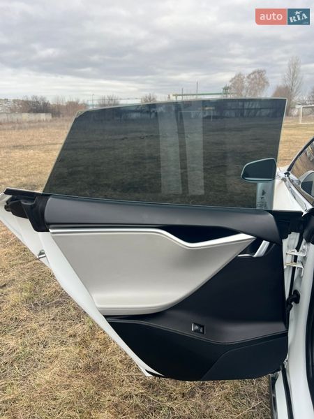 Лифтбек Tesla Model S 2015 в Черкассах