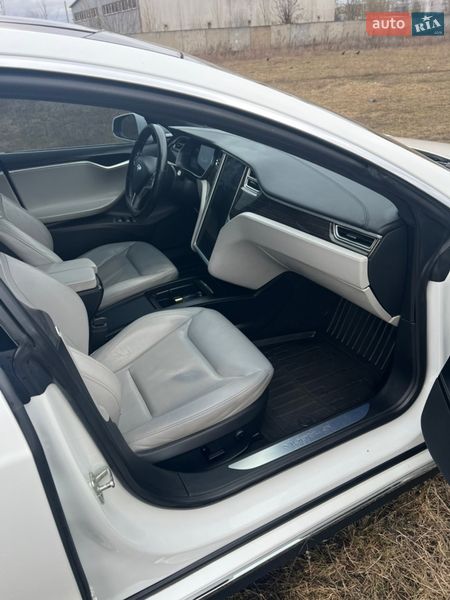 Лифтбек Tesla Model S 2015 в Черкассах