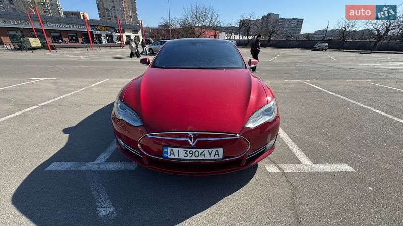Ліфтбек Tesla Model S 2015 в Києві
