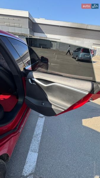 Ліфтбек Tesla Model S 2015 в Києві