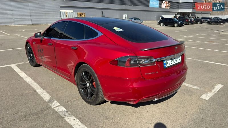 Ліфтбек Tesla Model S 2015 в Києві