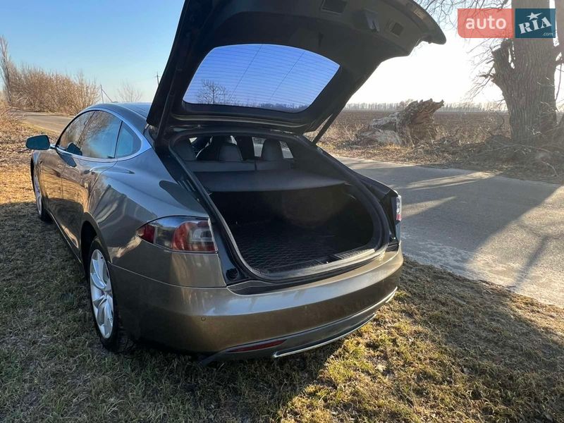 Лифтбек Tesla Model S 2015 в Броварах