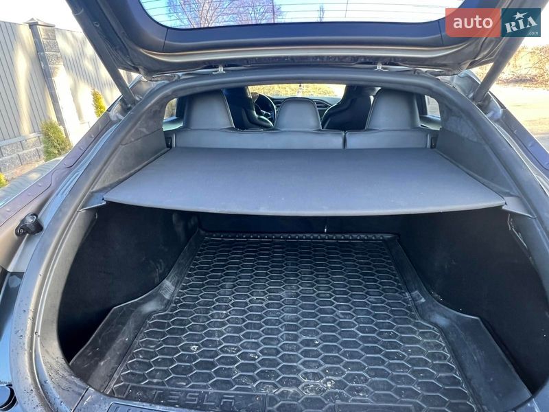 Лифтбек Tesla Model S 2015 в Броварах