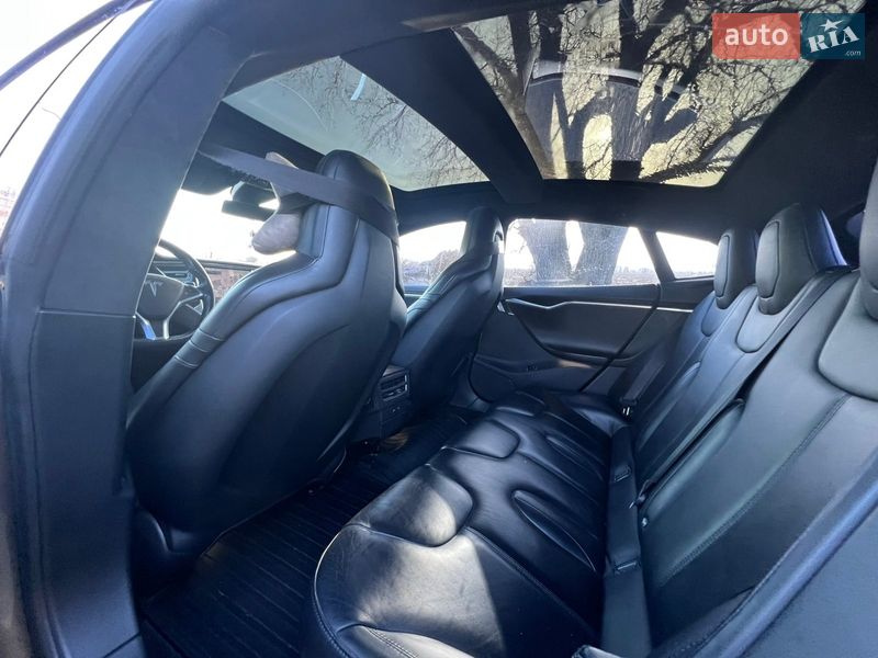 Лифтбек Tesla Model S 2015 в Броварах