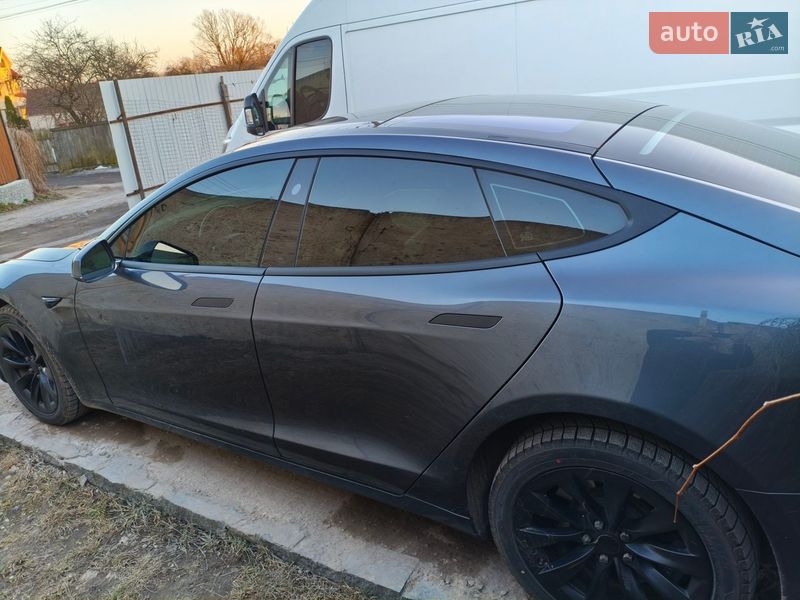Лифтбек Tesla Model S 2017 в Житомире фото 13 Лифтбек Tesla Model S 2017 в Житомире