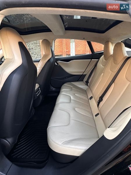Лифтбек Tesla Model S 2015 в Киеве фото 36 Лифтбек Tesla Model S 2015 в Киеве