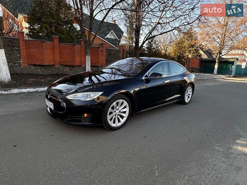 Tesla Model S 2015