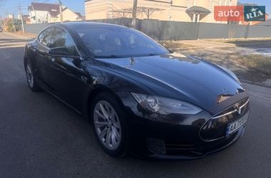 Лифтбек Tesla Model S 2015 в Киеве