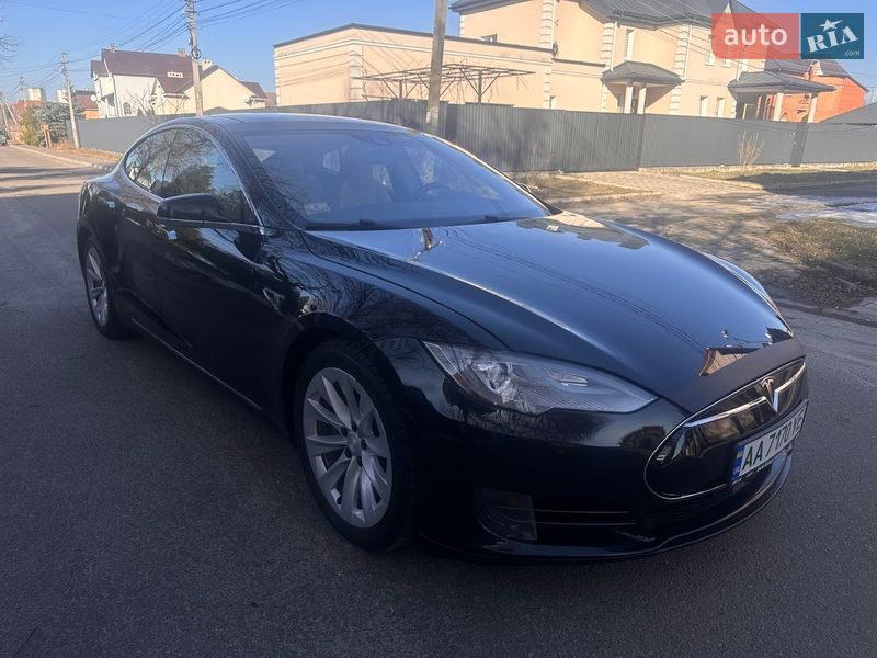 Лифтбек Tesla Model S 2015 в Киеве фото 18 Лифтбек Tesla Model S 2015 в Киеве