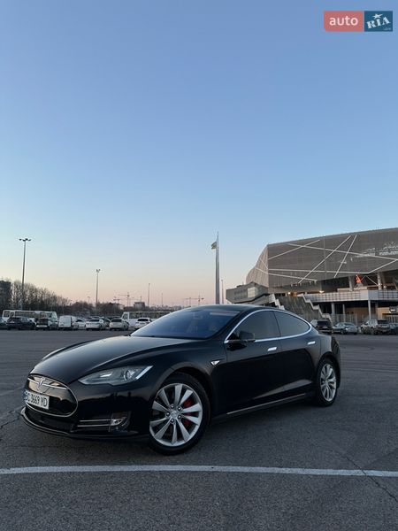 Tesla Model S 2014