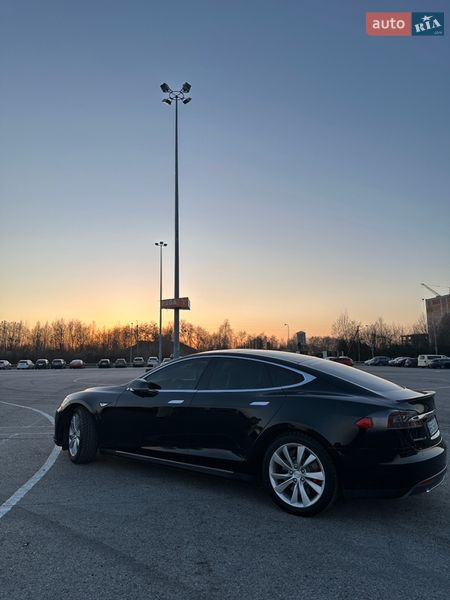 Лифтбек Tesla Model S 2014 в Львове