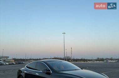 Лифтбек Tesla Model S 2014 в Львове