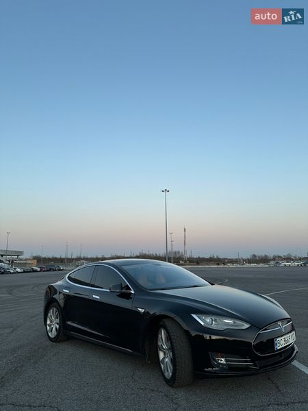 Лифтбек Tesla Model S 2014 в Львове