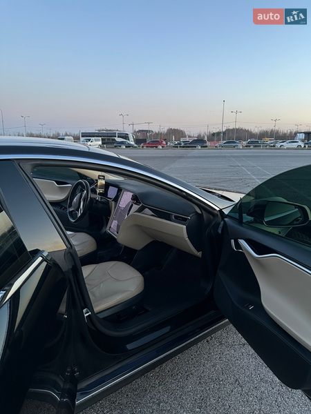 Лифтбек Tesla Model S 2014 в Львове