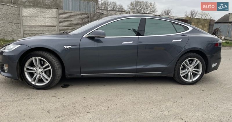 Лифтбек Tesla Model S 2015 в Харькове