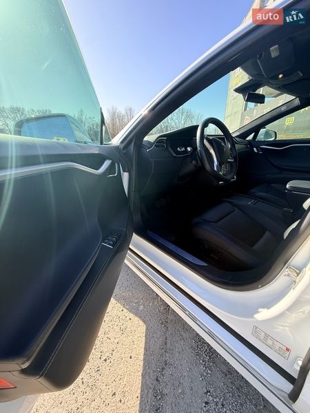 Лифтбек Tesla Model S 2018 в Киеве