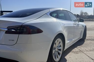 Лифтбек Tesla Model S 2018 в Киеве