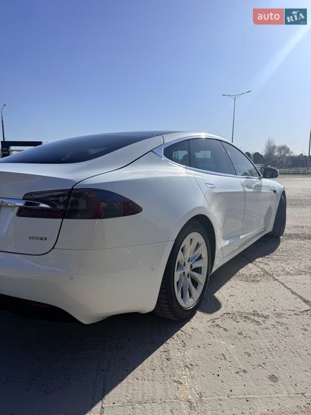 Лифтбек Tesla Model S 2018 в Киеве