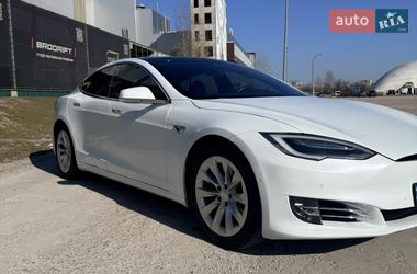 Лифтбек Tesla Model S 2018 в Киеве
