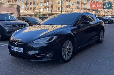 Лифтбек Tesla Model S 2016 в Киеве