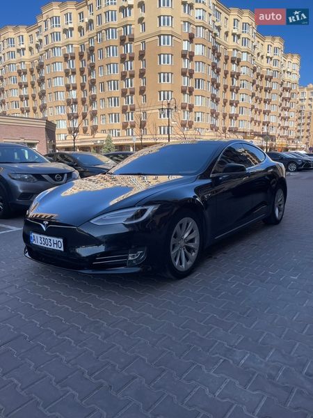Лифтбек Tesla Model S 2016 в Киеве