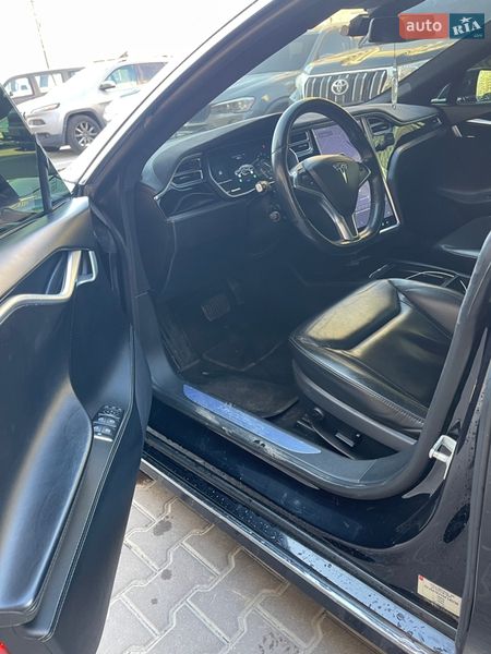 Лифтбек Tesla Model S 2016 в Киеве