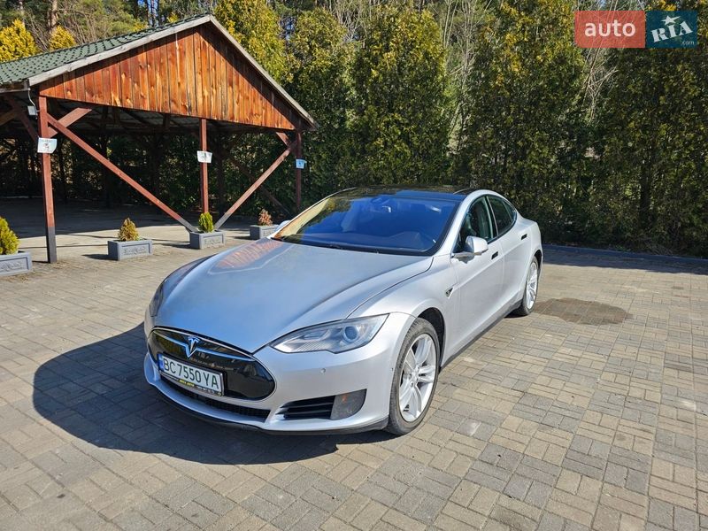 Tesla Model S 2015