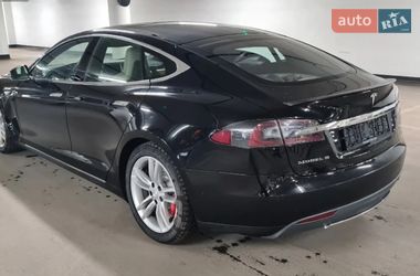 Лифтбек Tesla Model S 2015 в Ровно