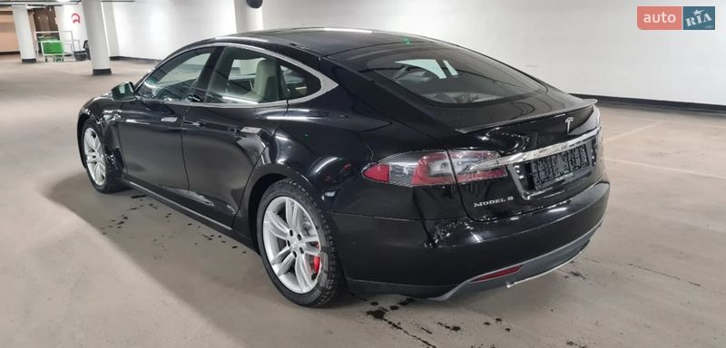 Лифтбек Tesla Model S 2015 в Ровно фото 5 Лифтбек Tesla Model S 2015 в Ровно