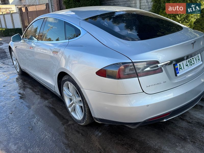 Ліфтбек Tesla Model S 2014 в Прилуках