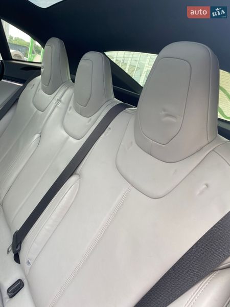 Ліфтбек Tesla Model S 2015 в Хмельницькому