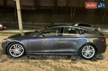 Лифтбек Tesla Model S 2015 в Львове