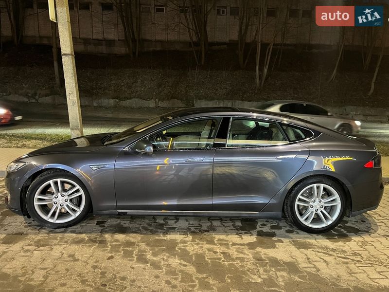 Лифтбек Tesla Model S 2015 в Львове фото 3 Лифтбек Tesla Model S 2015 в Львове