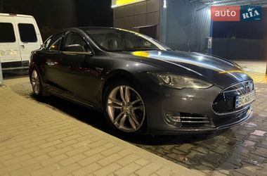 Лифтбек Tesla Model S 2015 в Львове