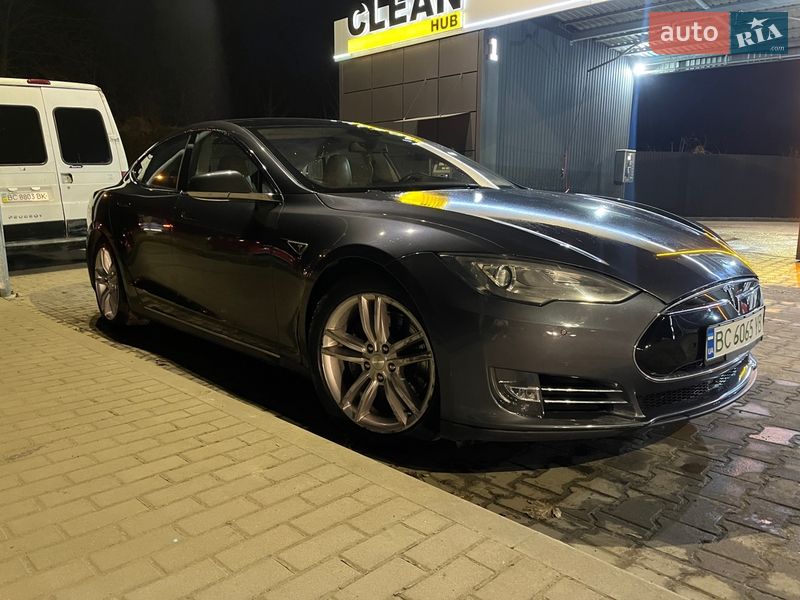 Лифтбек Tesla Model S 2015 в Львове фото 7 Лифтбек Tesla Model S 2015 в Львове