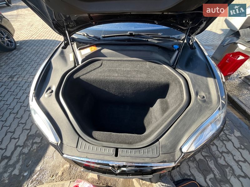 Лифтбек Tesla Model S 2015 в Львове