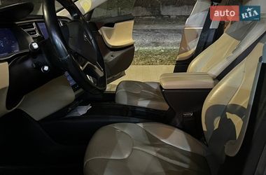 Лифтбек Tesla Model S 2015 в Львове