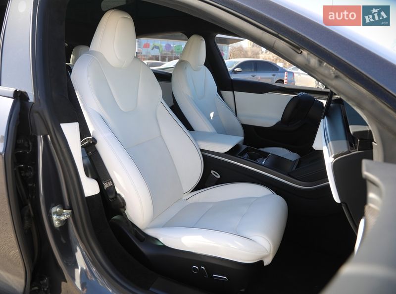 Лифтбек Tesla Model S 2022 в Харькове