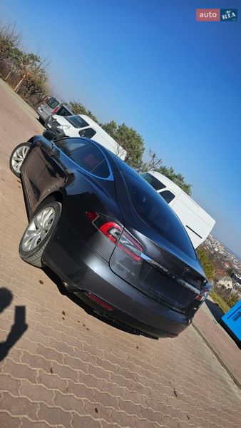 Лифтбек Tesla Model S 2015 в Черновцах