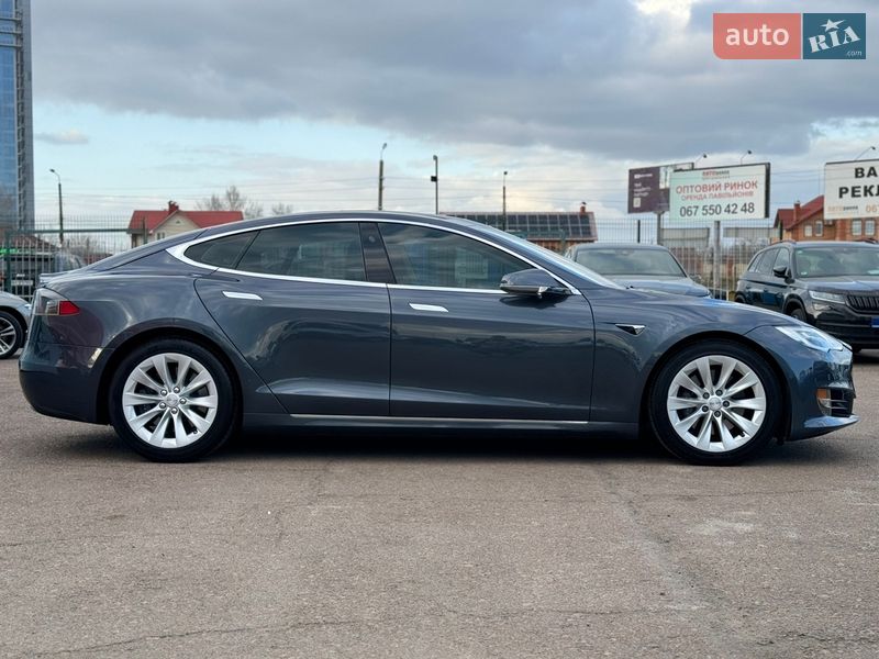 Ліфтбек Tesla Model S 2017 в Києві