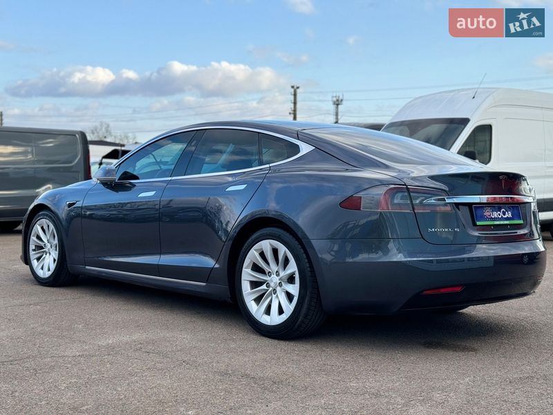 Ліфтбек Tesla Model S 2017 в Києві